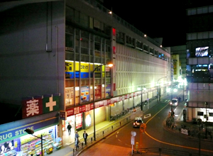 歴史を刻む、立川 第一デパートの外観