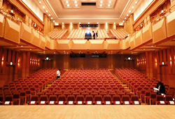 演劇場・コンサートホールの例 （千葉/ 京葉銀行文化プラザ ステージからの眺め）