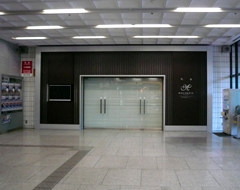 センタービルの中の横浜産貿ホール入り口