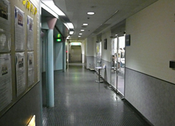 同人イベントが多い４階にある企画展示場